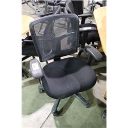 BLACK MESH BACK OFFICE CHAIR