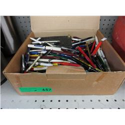 Large quantity of pens with advertising