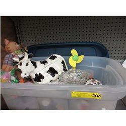 Tote of decorative household items