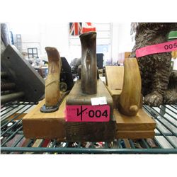 4 Vintage wood planes