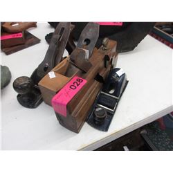 4 Vintage wood planes