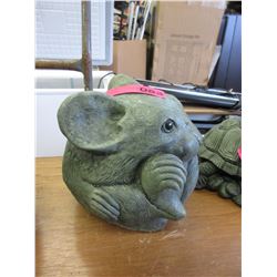Cement door mouse yard ornament