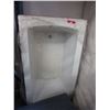 Image 1 : Use acrylic soaker tub