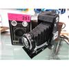 Image 1 : 2 Vintage cameras