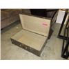 Image 1 : Vintage metal suitcase