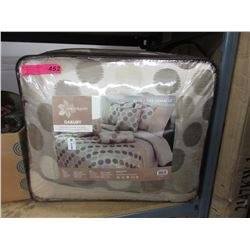 New - King size bed in a bag set