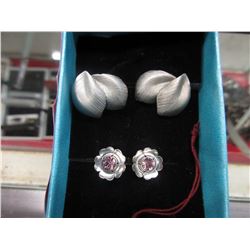 2 Pairs of vintage "Bond Boyd" earrings