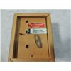 Image 2 : VINTAGE M I HUMMEL PICTURE MUSIC BOX SMALL