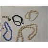 Image 3 : LADIES MIXED JEWELRY VINTAGE LOT CHARM BRACELETS