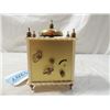 Image 2 : ANTIQUE LINDEN BLACK FOREST GERMANY BAKELITE CLOCK