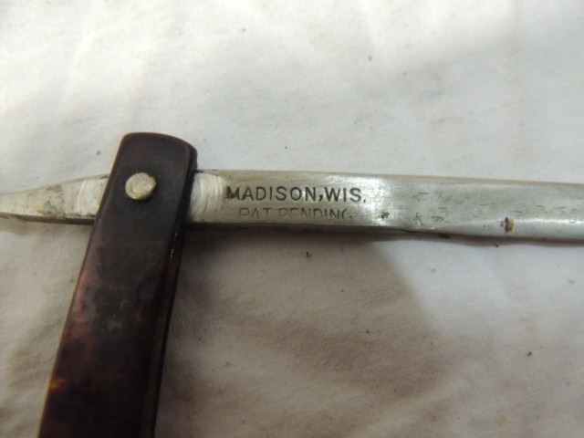 ANTIQUE VINTAGE STRAIGHT RAZOR BAKELITE HANDLE