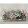 Image 1 : LOT 35+ VINTAGE PLASTIC ANIMALS PEOPLE NOAHS ARK