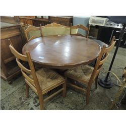 NICE ANTIQUE ROUND OAK PEDESTAL TABLE & CHAIRS