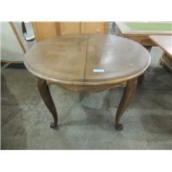 ROUND OAK DINING KITCHEN TABLE QUEEN ANNE STYLE