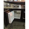 Image 7 : CHARMGLOW LUXURY OUTDOOR COOKING ISLAND GRILL