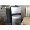 Image 2 : MAYTAG STAINLESS STEEL VERTICAL FRIDGE/FREEZER COMBO