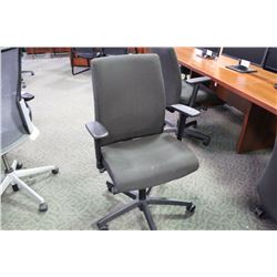 BLACK IGNITION MULTILEVER MID BACK TASK CHAIR