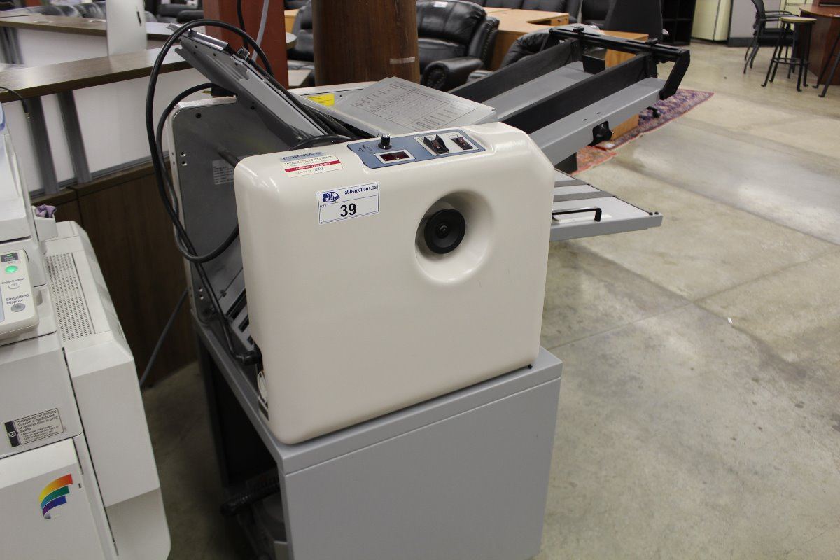 FORMAX MODEL FORMAXA-2-P-1 FOLDING MACHINE