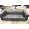 Image 2 : BLACK LEATHER 2 SEAT SOFA AND 2 MATCHING LEATHER RECEPTION CHAIRS