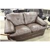 Image 2 : BROWN LEATHER TUFTED LOVE SEAT