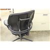 Image 2 : HUMANSCALE FREEDOM MID BACK FULLY ADJUSTABLE TASK CHAIR