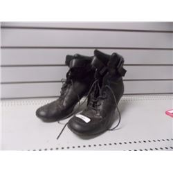 Sz 8 Le Chateau short black stiletto boots