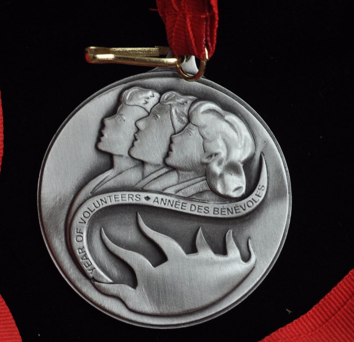 2001 Year of the Volunteers Medallion Issue by the Royal Canadian Mint