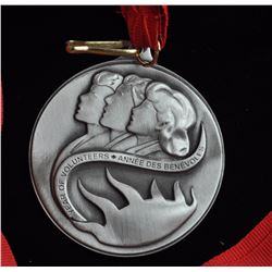 2001 Year of the Volunteers Medallion - Issue by the Royal Canadian Mint