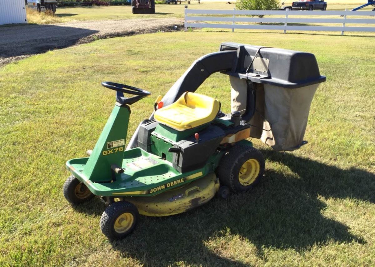JOHN DEERE GX75 LAWN MOWER