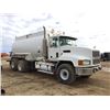 Image 2 : 2002 MACK CH613 TANK TRUCK