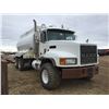 Image 2 : 2001 MACK CH613 TANK TRUCK