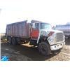 Image 2 : 1973 FORD 8000 T/A GRAIN TRUCK