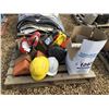 Image 1 : HARD HATS, WHEEL BLOCKS