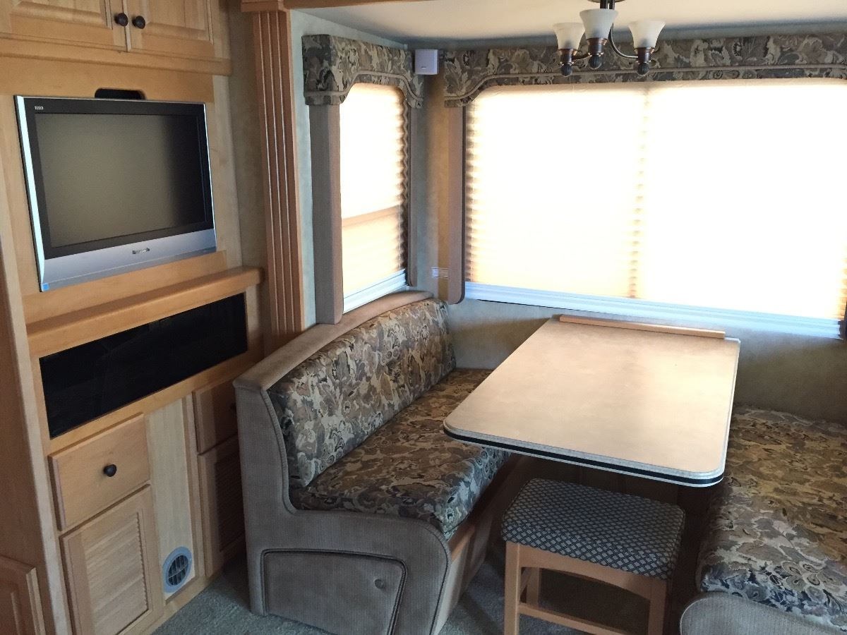 2007 TRIPLE E COMMANDER 37 FT MOTORHOME