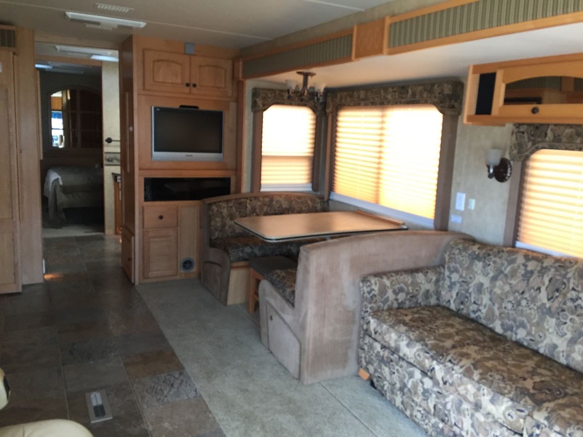2007 TRIPLE E COMMANDER 37 FT MOTORHOME