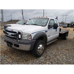 2005 FORD F450 EXTENDED CAB FLATBED, S/N 1FDXX46P45EC96040, POWERSTROKE DIESEL ENG, AUTO TRANS, 11' 
