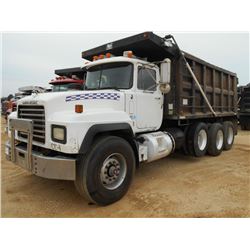 2000 MACK RD688S TRI-AXLE DUMP, S/N 1M2P267C1YM054130. 350 HP E7 MACK ENG, 8LL TRANS,44K REARS, 18K 