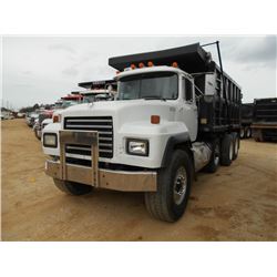 2000 MACK RD688S TRI-AXLE DUMP, S/N 1M2P324C1YM049391, 427 HP E7 MACK DIESEL ENG, 8LL FULLER TRANS, 
