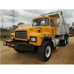 2000 MACK RD688S T/A DUMP, S/N 1M2P267C7YM044590, MACK DIESEL ENG, 8LL TRANS, 46K REARS, 18,740# FRO