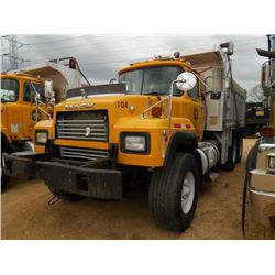 1998 MACK RD688S T/A DUMP, S/N 1M2P267C6WM035229, MACK DIESEL ENG, 8LL TRANS, 46K REARS, 18,740# FRO