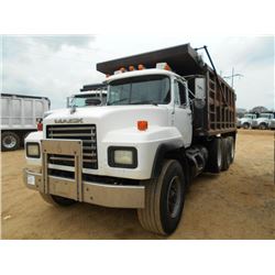1999 MACK RD690S TRI-AXLE DUMP, S/N 1M2P264C3XM028907, 300 HP MACK ENG, 7 SPD TRANS, 44K REARS, 18K 