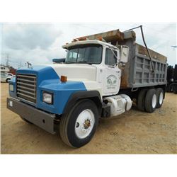1992 MACK RD688S T/A DUMP, S/N 1M2P270Y6NM012110, MACK DIESEL ENG, 9 SPD TRANS, 38K REARS, 14' STEEL