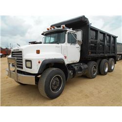 2001 MACK RD688S TRI-AXLE DUMP, S/N 1M2P267C31M058542, 350 HP E7 MACK ENG, 8LL TRANS, 44K REARS, 18K