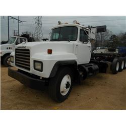 2000 MACK RD668S TRI-AXLE ROLL OFF TRUCK, S/N 1M2P267C1YM049042, 350 HP MACK DIESEL ENG, 8LL TRANS, 