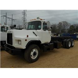 1999 MACK DM690S T/A ROLL OFF TRUCK, S/N 1M2B209C1XM023379, MACK DIESEL ENG, 8LL TRANS, 44K REARS, 2
