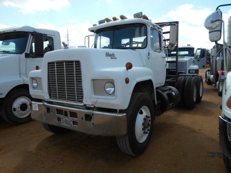 Macktrucks ロンT 1985 MACK R686ST T/A TRUCK TRACTOR, S/N 1M2N179Y2FA001847, 300 HP