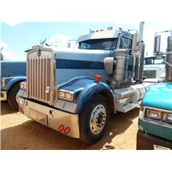 2001 KENWORTH W900 T/A TRUCK TRACTOR, S/N 1XKWDB00X1J866882, 550 HP CAT C15 ENG, 18 SPD TRANS, ENGIN