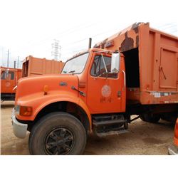 1999 INTERNATIONAL 4900 T/A GARBAGE TRUCK, S/N 1HTSHAAT2XH697475, DT466E IHC ENG, ALLISON AUTO TRANS