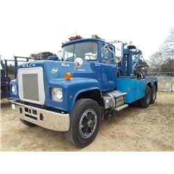 1980 MACK RS686LS T/A WRECKER, S/N RS686LS52812, MACK DIESEL ENG, MAXTORQUE EXTENDED RANGE 6 SPD TRA