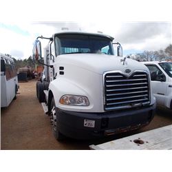 2005 MACK VISION CXN 613 T/A TRUCK TRACTOR, S/N 1M2AK06Y85N004489, MACK DIESEL ENG, 10 SPD TRANS, AL